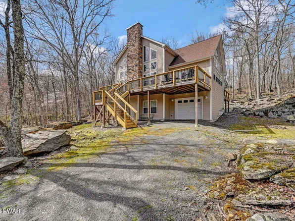 105 Locust Ct, Lackawaxen, PA 18435