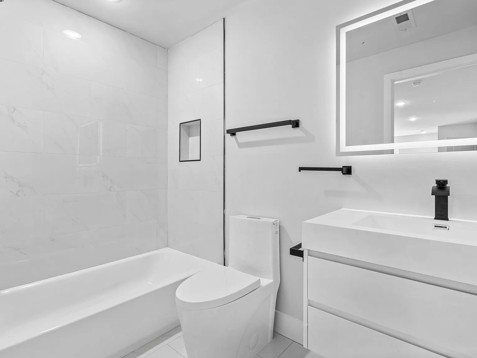3 bed, $2,100 — Photo 3