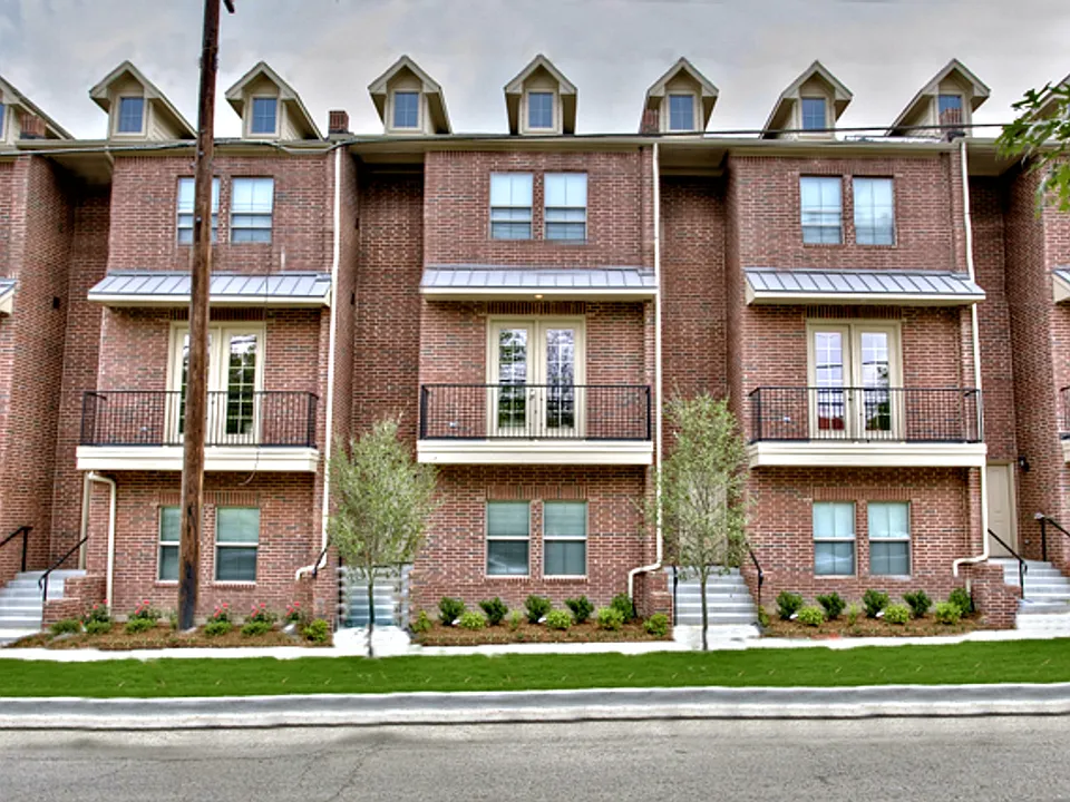 2816 Lubbock Ave