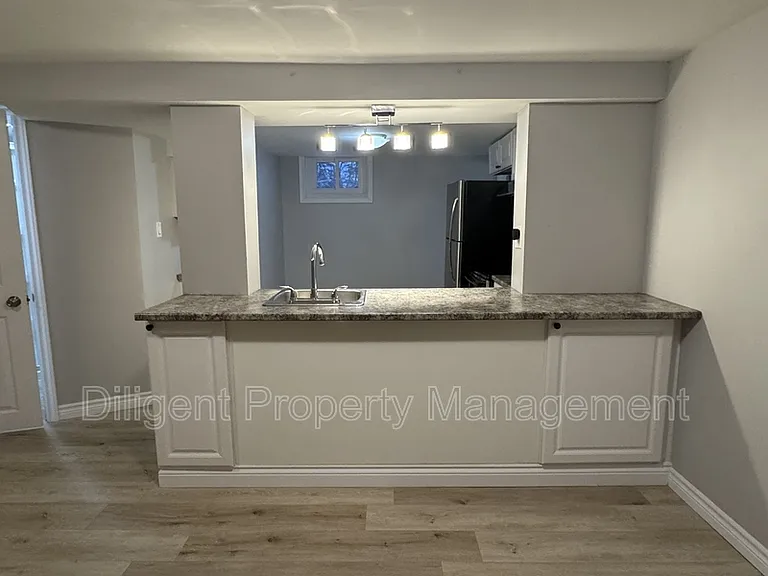 736 Stormont St #LOWER — Photo 6
