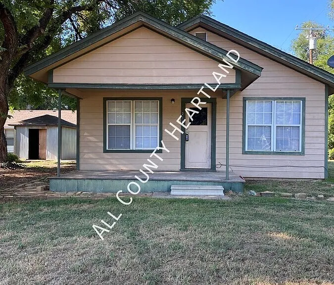 219 W Kenworthy St — Photo 1