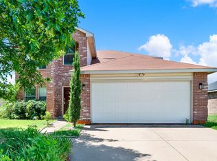 2029 W Grove Ln, Grand Prairie, TX 75052