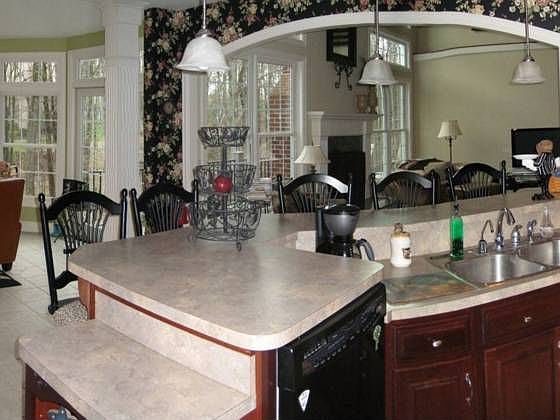 1st image of 370 River Glen Dr