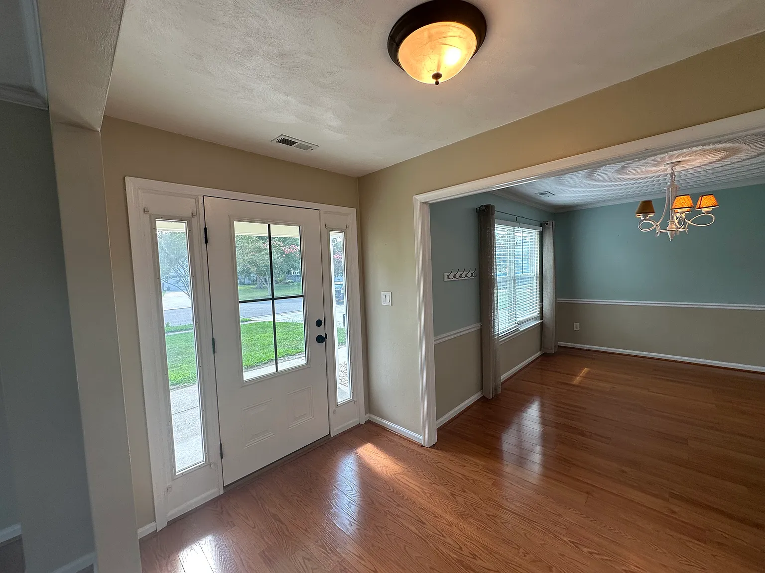 4 bed, 2.5 bath, 2183 sqft, $3,295 — Photo 4