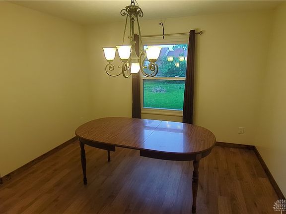5th image of 961 Willow Ct