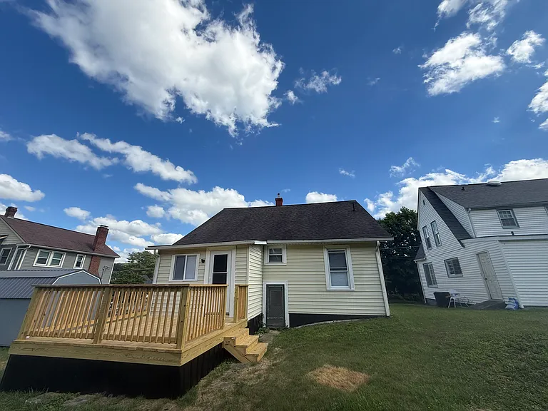 2042 Lee Ave — Photo 18