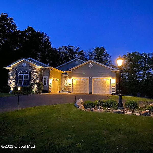 3rd image of 790 Waters Road