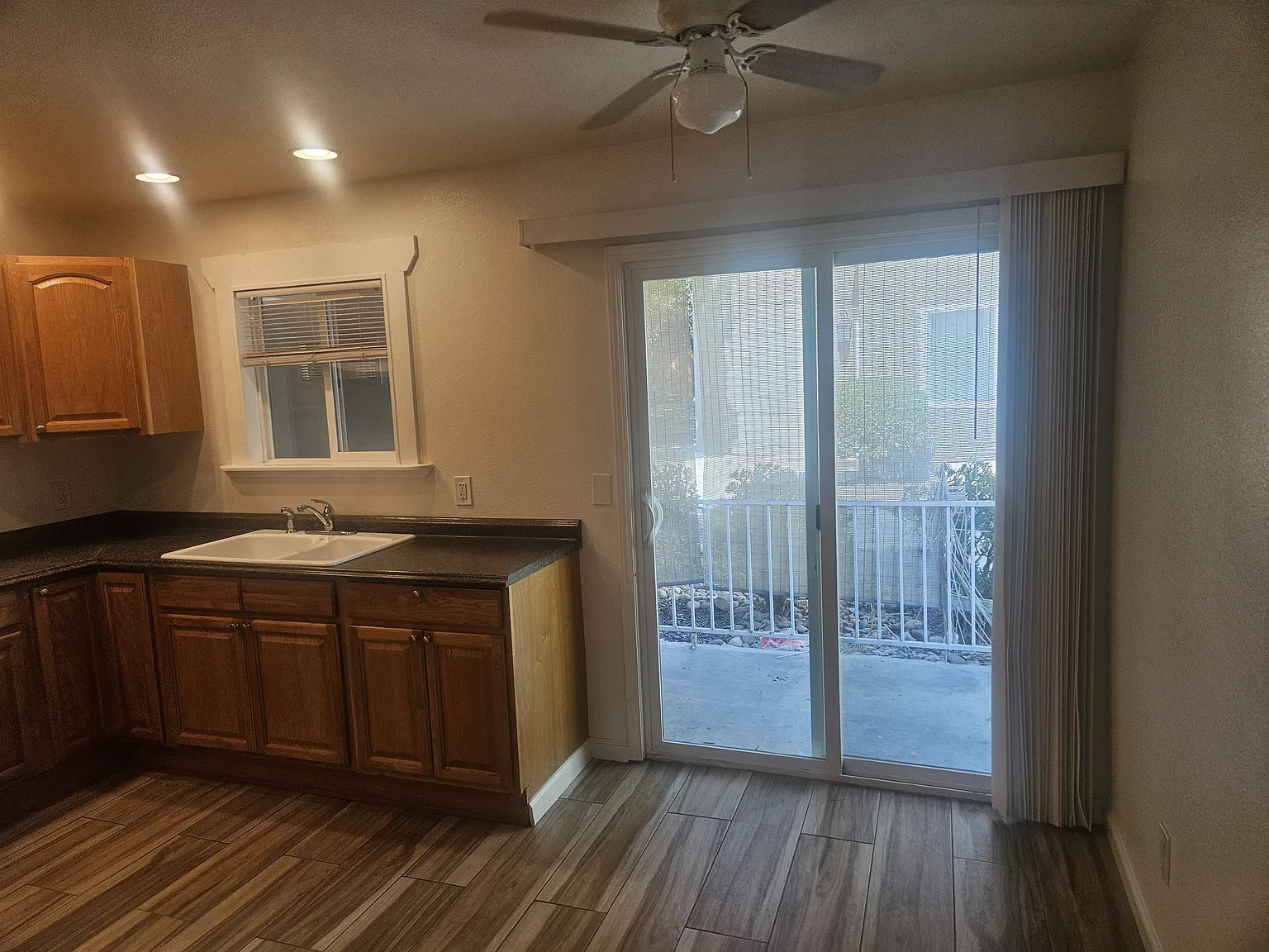 2 bed, 1.5 bath, 900 sqft, $2,195 — Photo 2