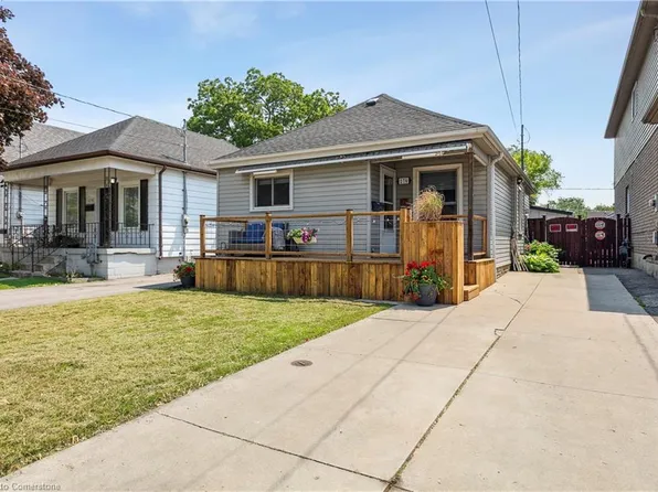 276 Normanhurst Ave, Hamilton, ON L8H 5N4