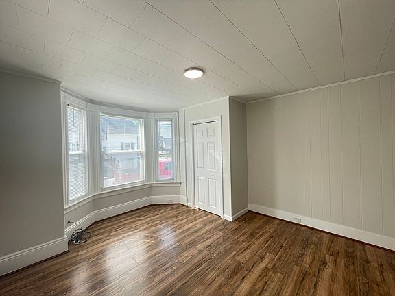 5th image of 39 Ashland St Unit 1