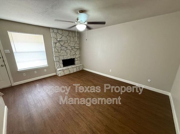 1607 N Nolan River Rd APT C