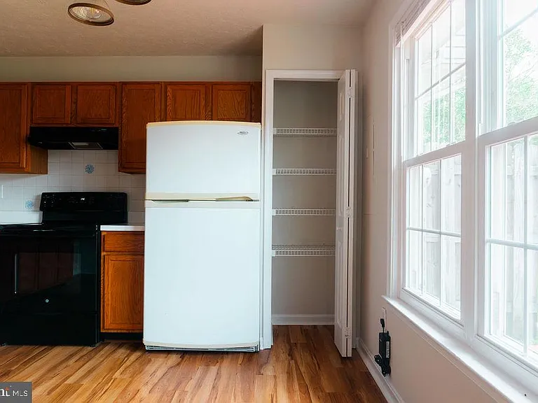 9836 Plaza View Way — Photo 14