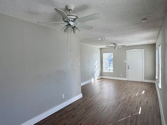 3rd image of 716 W Broadus Ave