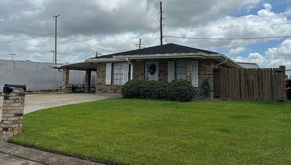 1st image of 105 Fairmont Dr