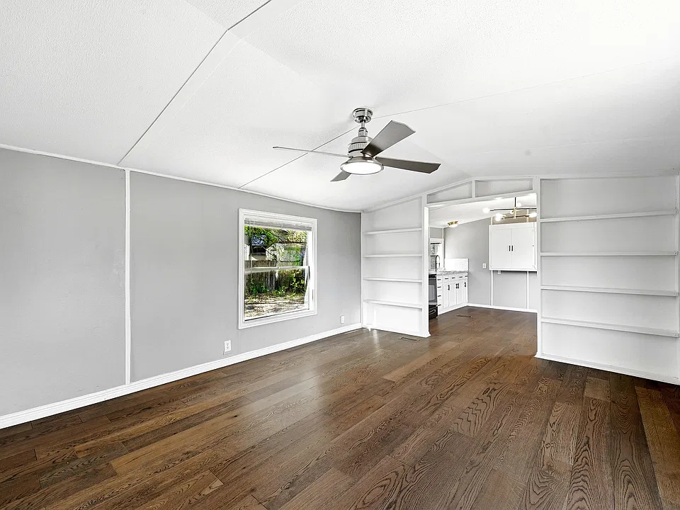 212 Greenfield Rd