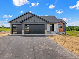 390 Candy Ln, Kinnickinnic Township, WI 54022