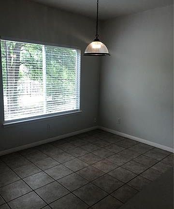 3rd image of 9 Deerfield Dr