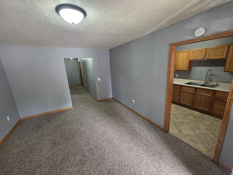 314 S Cavin St #B — Photo 2