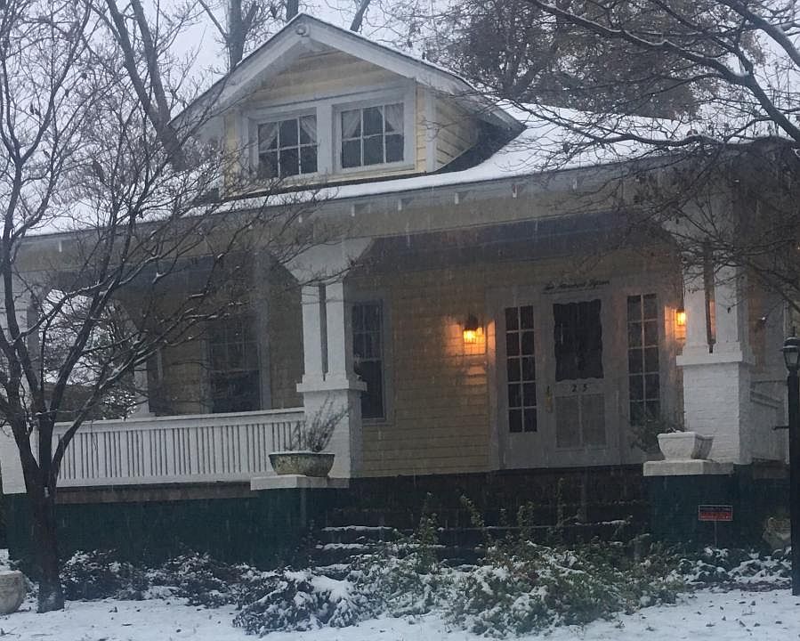 1st image of 215 W Mountainview Ave