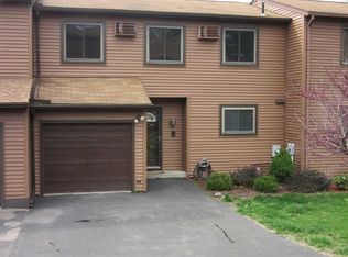 11 Bayberry Cir, Fishkill, NY 12524