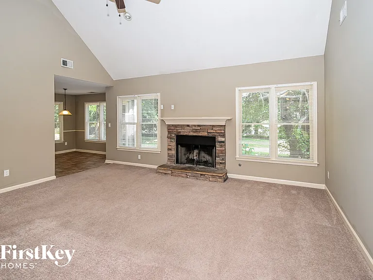 5802 Millers Pond Ln — Photo 3