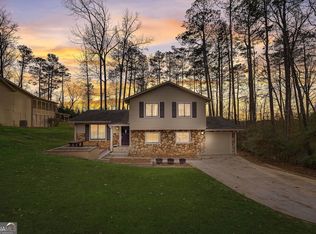 1525 Rambling Woods Dr, Lawrenceville, GA 30043
