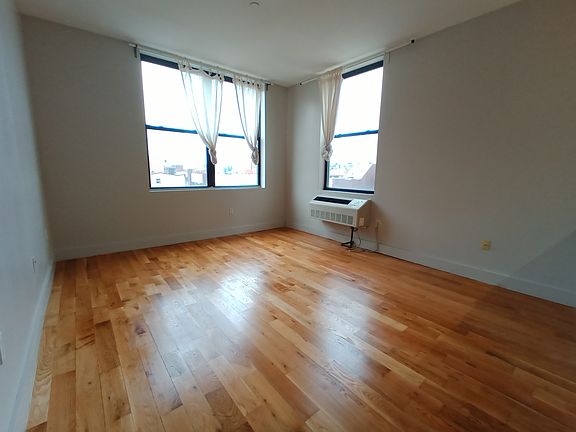 4th image of 41 Kosciuszko St APT 322