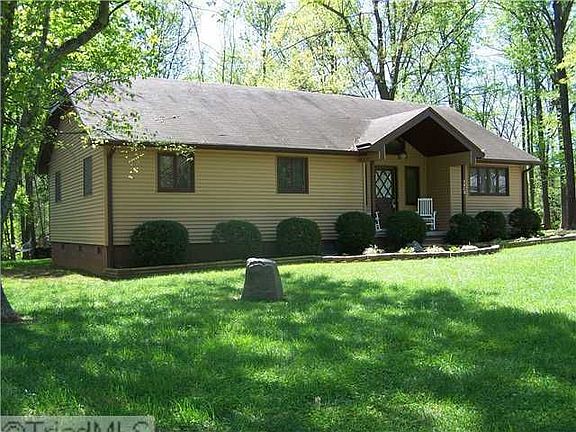 3rd image of 2202 Beaverbrook Dr