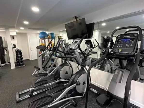 279 East 44th Street image 7 of 10