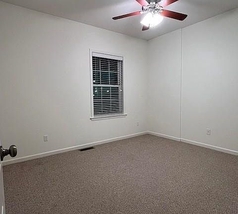 3rd image of 535 Hometowne Ter