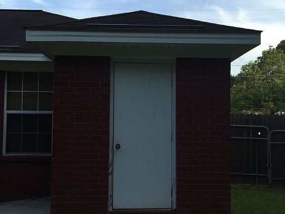 3rd image of 6462 Woodside Dr N