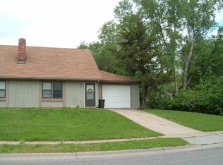 1902 Heatherwood Dr, Lawrence, KS 66044