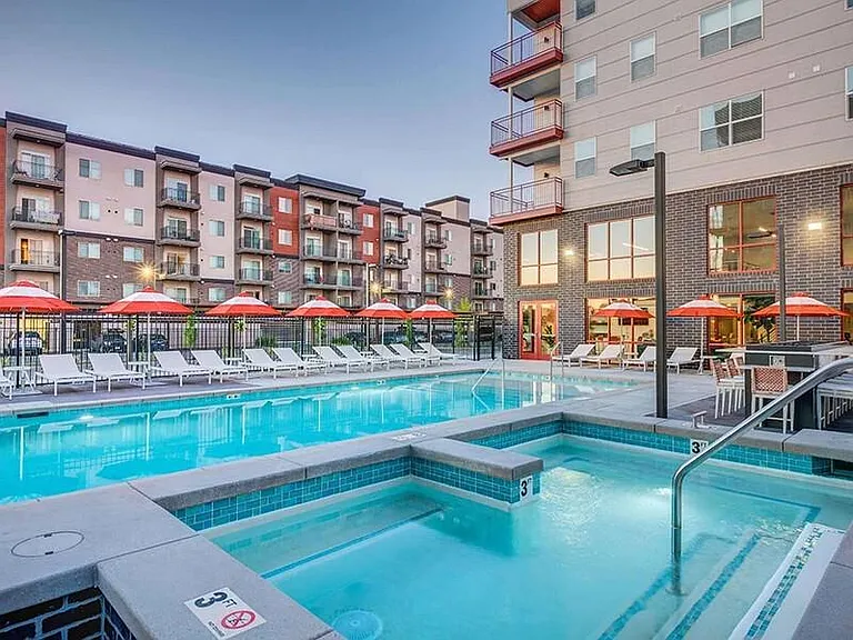 21LUX Apartments — Photo 7
