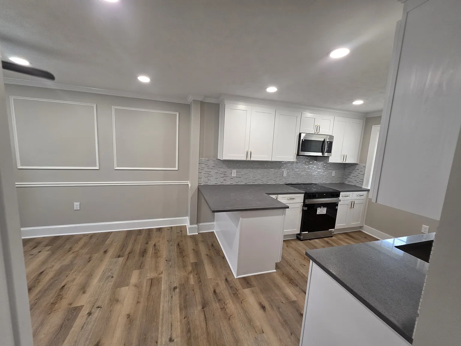 1 bed, 650 sqft, $1,300 — Photo 2