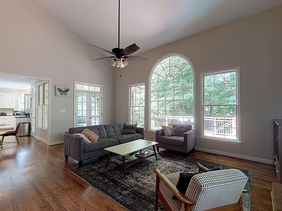 2nd image of 510 Jacaranda Ct