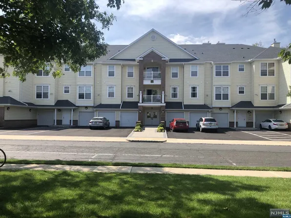 2202 Neville Ct, Somerset, NJ 08873