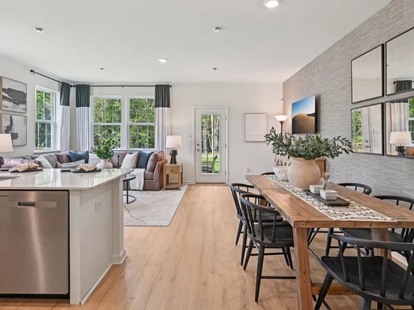 3 Reagan Dr, Runnemede, NJ 08078