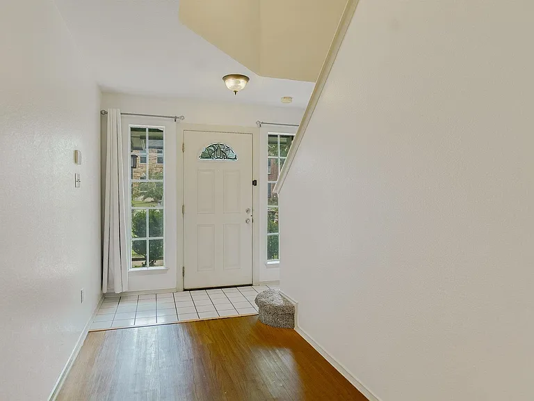 13917 Maricella Ln — Photo 2