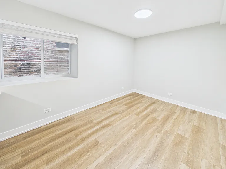 2142 S Fairfield Ave — Photo 7