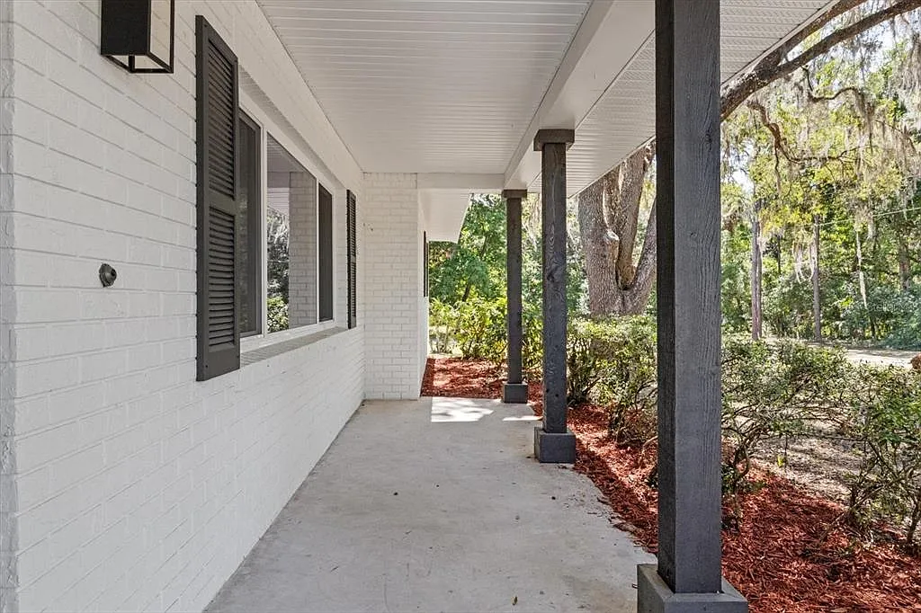 3 bed, 2.0 bath, 1759 sqft, $2,200 — Photo 2