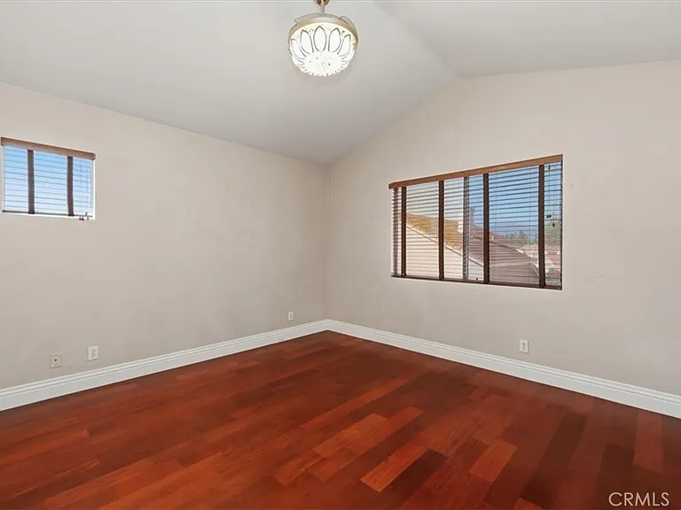 930 Primrose Ln — Photo 23