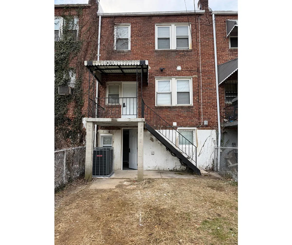 Photo 2 of 11 - 3831 Derby Manor Dr #1B - Baltimore, MD Building Photo - 3831 Derby Manor Dr #1B