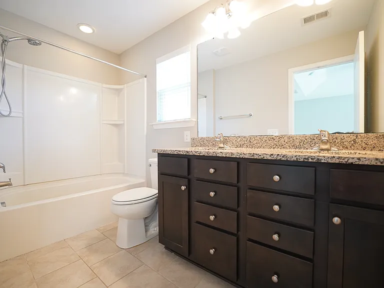 215 Shelton St — Photo 18