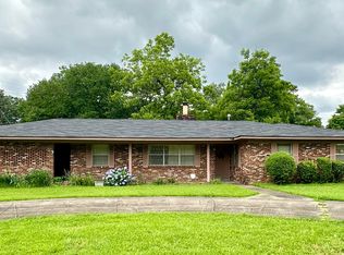 124 Country Club Dr, Greenwood, MS 38930
