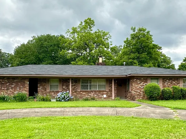 124 Country Club Dr, Greenwood, MS 38930