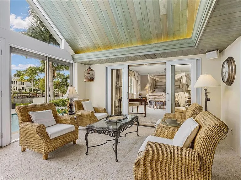 950 Galleon Dr — Photo 14