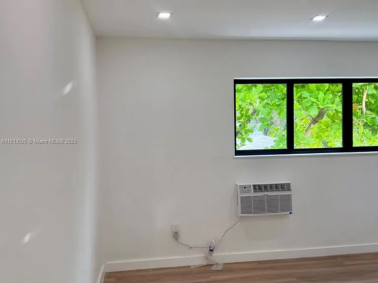 7535 NE 2nd Ct #1 — Photo 31