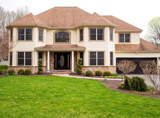 5119 Braintree Dr, Bushkill, PA 18324