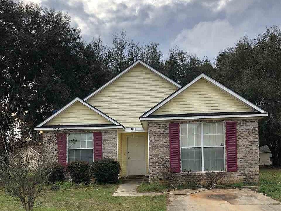 1st image of 808 Arlington Cir