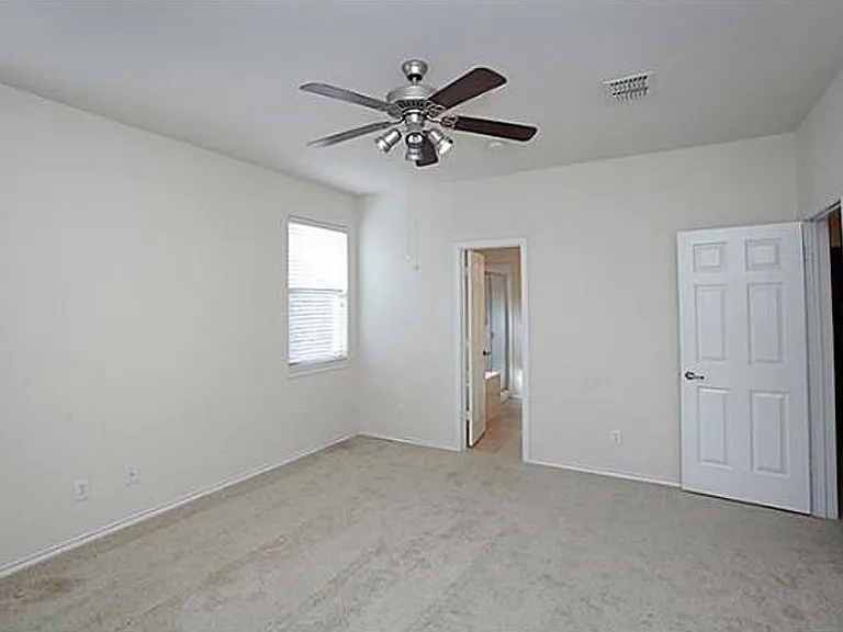 1407 Hazelwood Dr — Photo 6